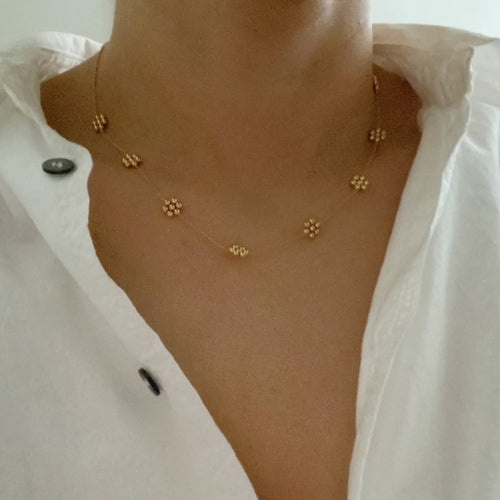 Dainty Golden Bead Flower Necklace – Waterproof 18K Gold-Plated Stainless Steel