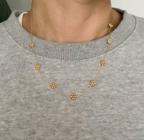 Dainty Golden Bead Flower Necklace – Waterproof 18K Gold-Plated Stainless Steel